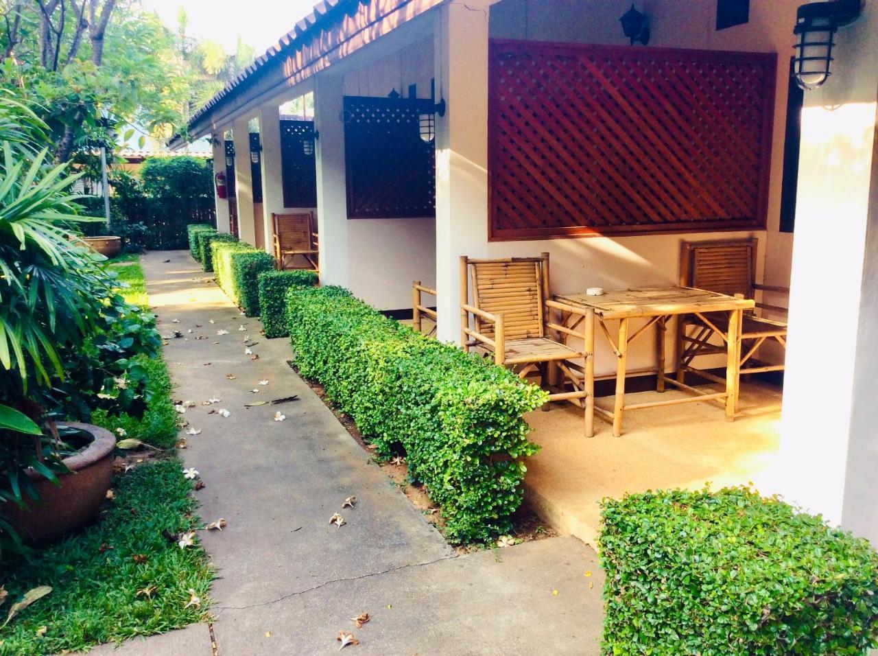 The Nine Guest House Kanchanaburi Exterior foto
