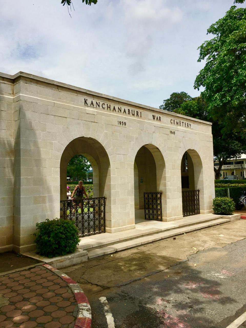 The Nine Guest House Kanchanaburi Exterior foto