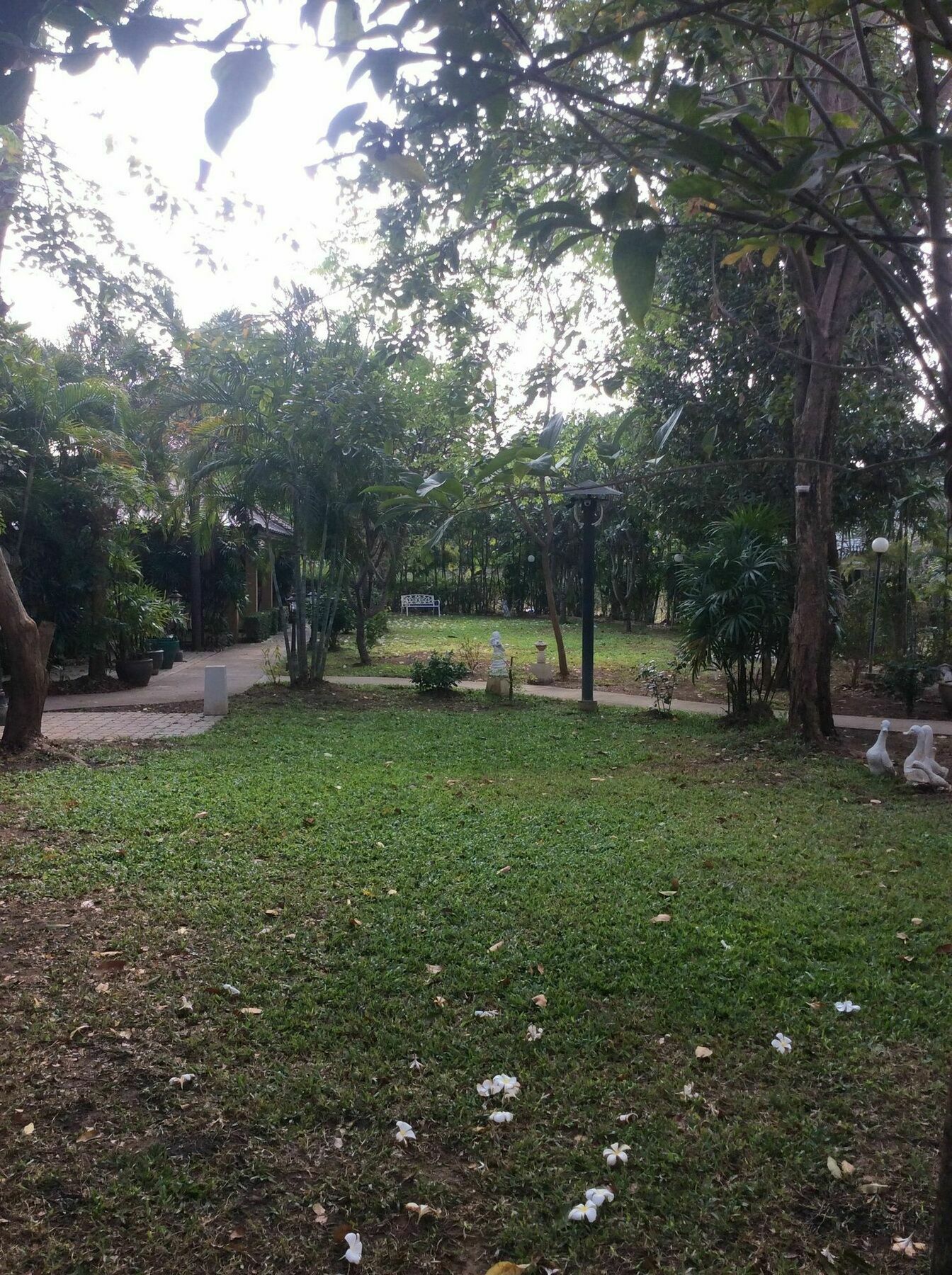 The Nine Guest House Kanchanaburi Exterior foto